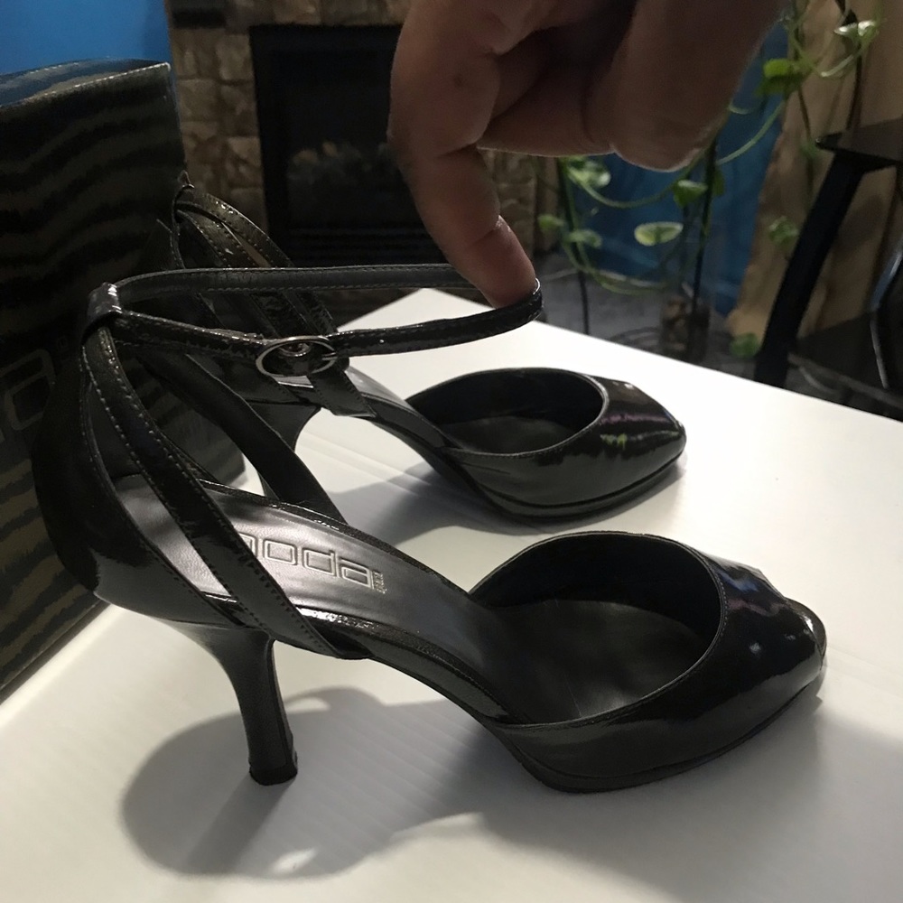 Moda Spana Desert Patent Leather Ankle Strap Heels - Picture 7 of 10
